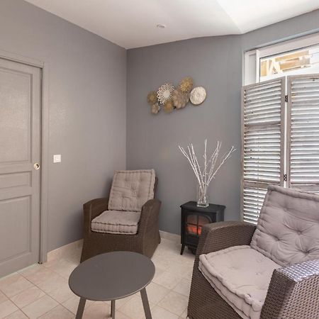 Le Comptoir Des Ecoliers Bed & Breakfast Gemozac Bagian luar foto