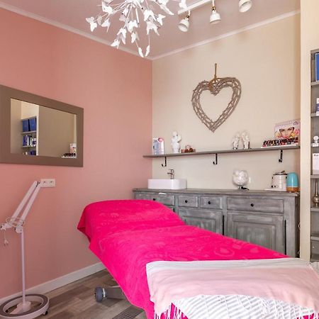 Le Comptoir Des Ecoliers Bed & Breakfast Gemozac Bagian luar foto