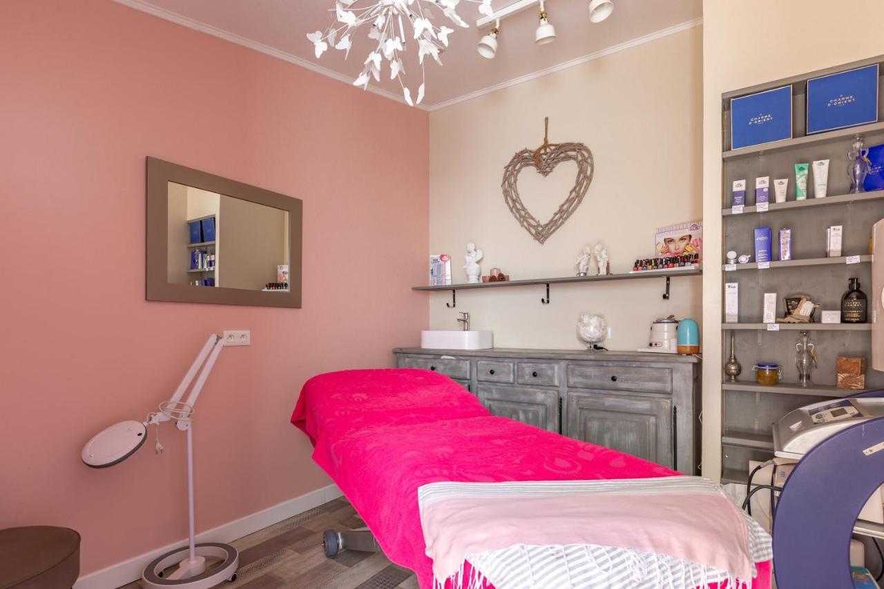 Le Comptoir Des Ecoliers Bed & Breakfast Gemozac Bagian luar foto