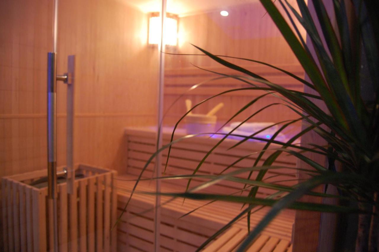 Le Comptoir Des Ecoliers Bed & Breakfast Gemozac Bagian luar foto