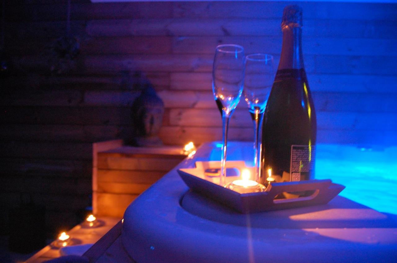 Le Comptoir Des Ecoliers Bed & Breakfast Gemozac Bagian luar foto