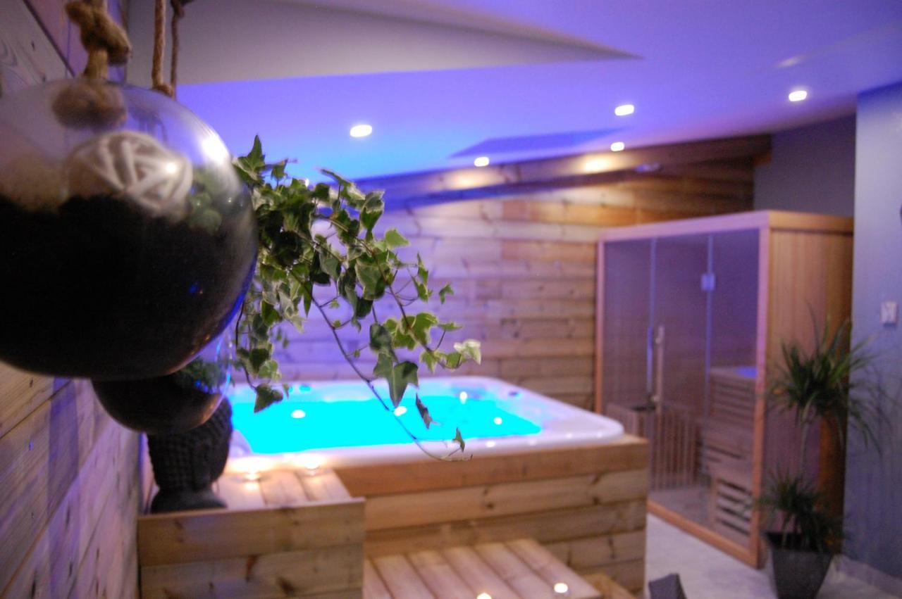 Le Comptoir Des Ecoliers Bed & Breakfast Gemozac Bagian luar foto