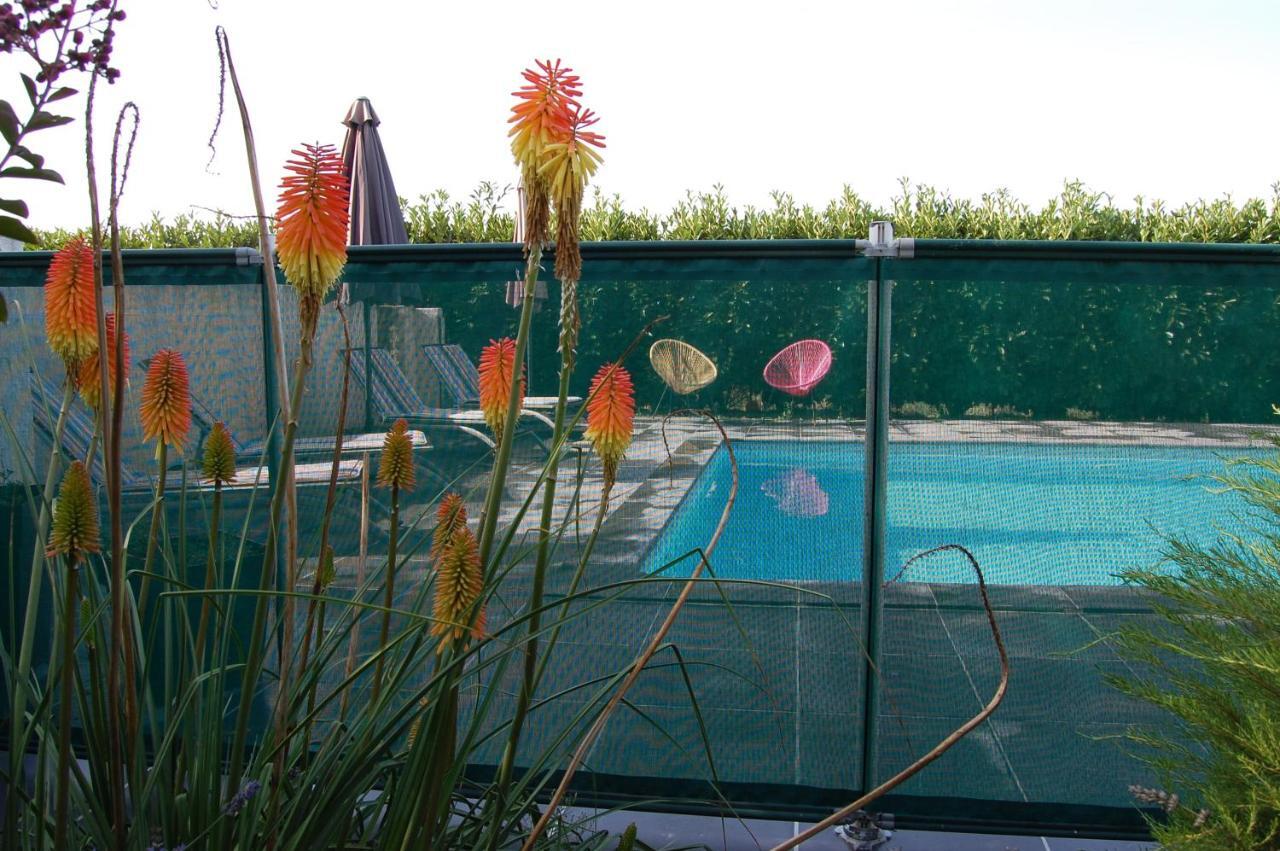 Le Comptoir Des Ecoliers Bed & Breakfast Gemozac Bagian luar foto