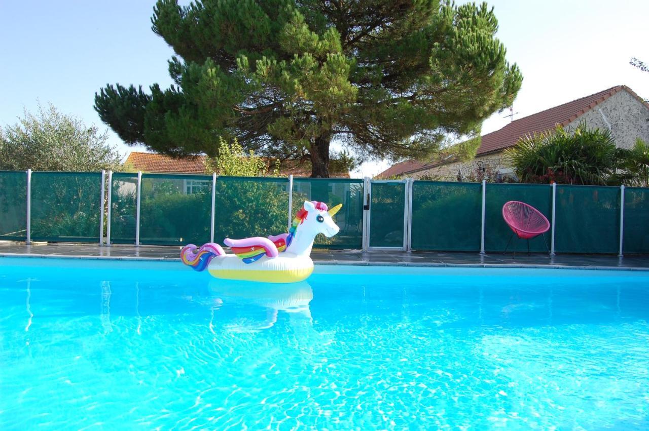 Le Comptoir Des Ecoliers Bed & Breakfast Gemozac Bagian luar foto