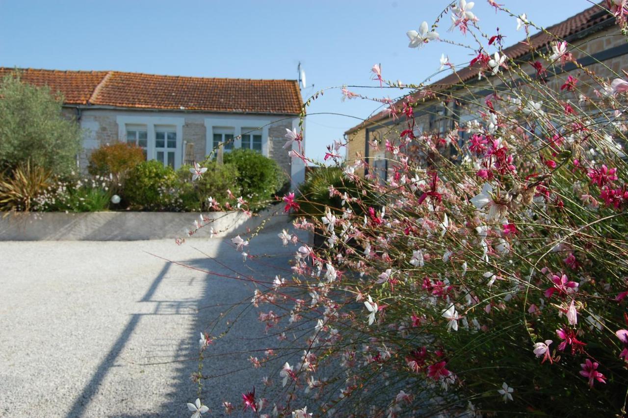 Le Comptoir Des Ecoliers Bed & Breakfast Gemozac Bagian luar foto