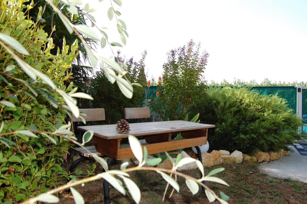 Le Comptoir Des Ecoliers Bed & Breakfast Gemozac Bagian luar foto