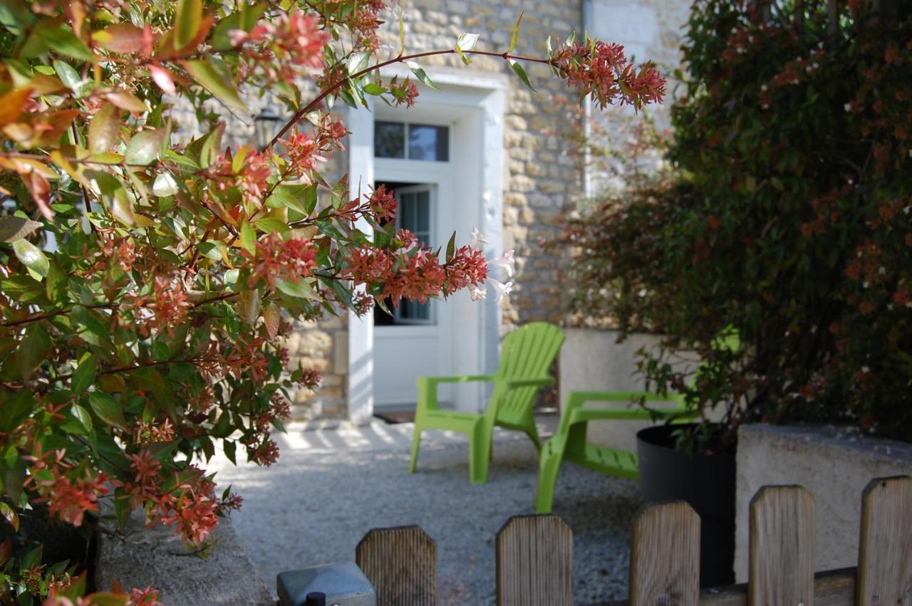 Le Comptoir Des Ecoliers Bed & Breakfast Gemozac Bagian luar foto