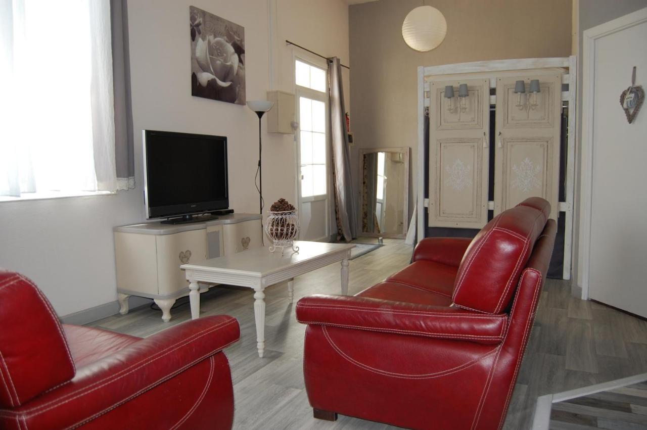 Le Comptoir Des Ecoliers Bed & Breakfast Gemozac Bagian luar foto